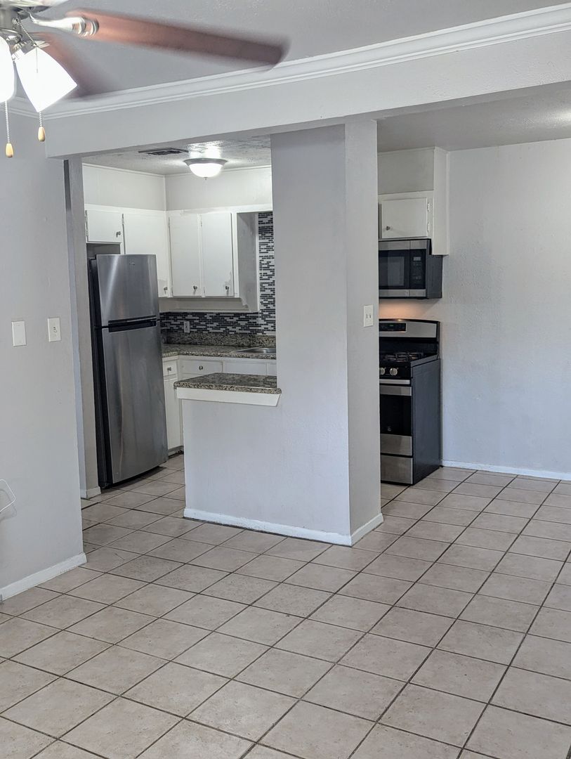 1 Bed 1 Bath - ALL BILLS PAID! 9 of 12