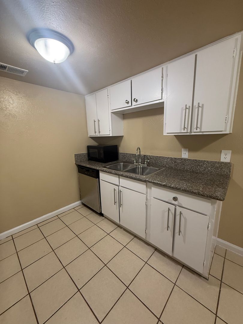 Denton Apartment: 2434 Louise Street