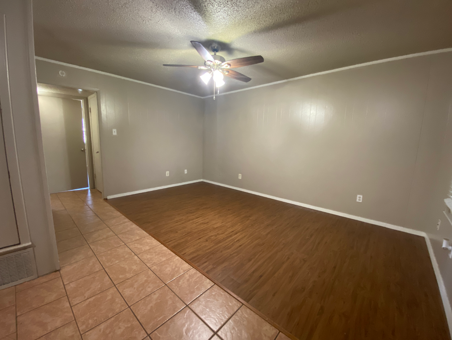 Oasis Apartments 4 of 6