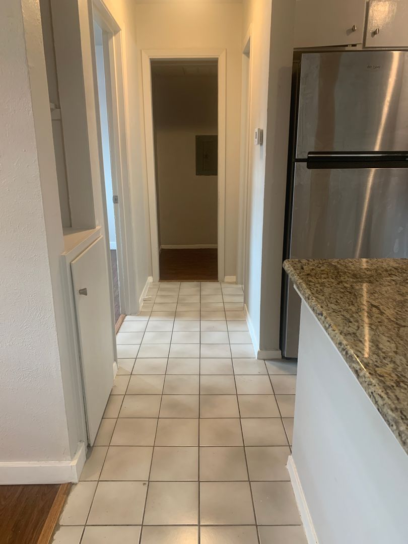 1 Bed 1 Bath - ALL BILLS PAID! 10 of 12