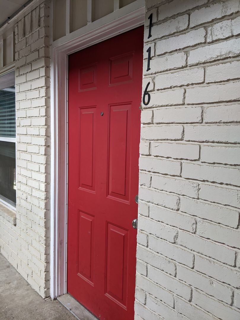 Denton Apartment: 2415-2417 Charlotte St