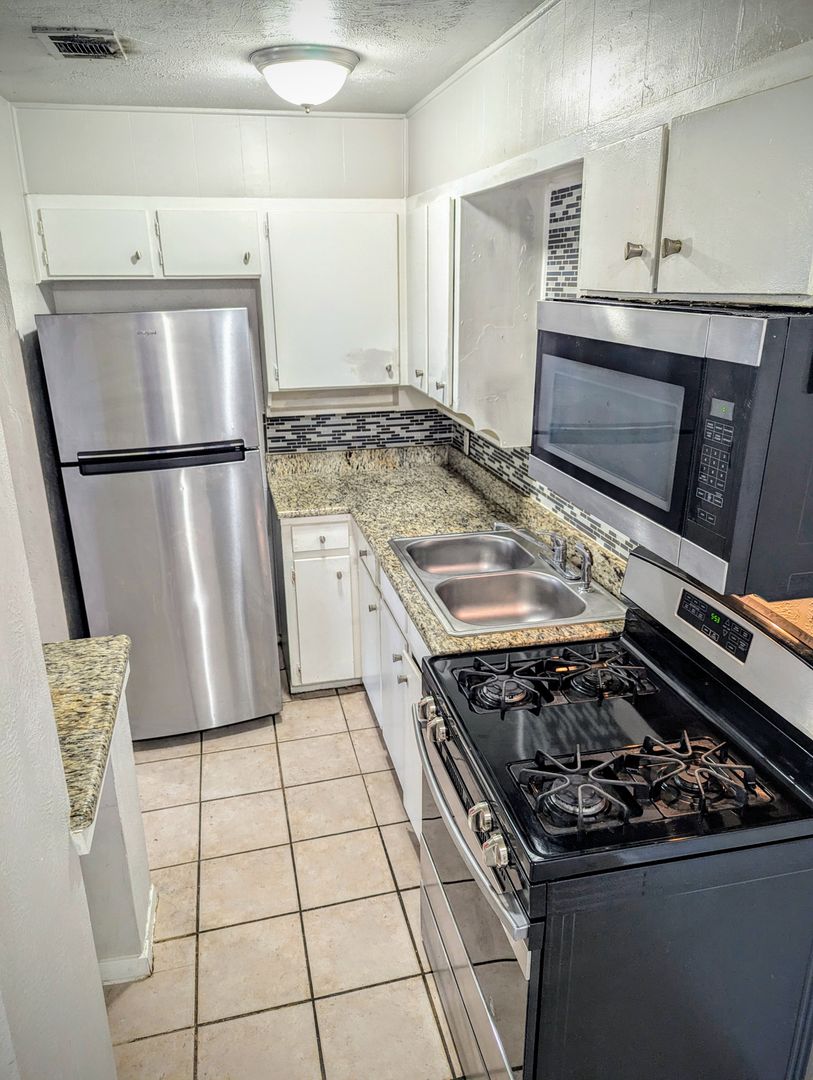 1 Bed 1 Bath - ALL BILLS PAID! 8 of 12