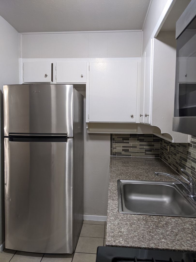1 Bed 1 Bath ALL BILLS PAID 9 of 12