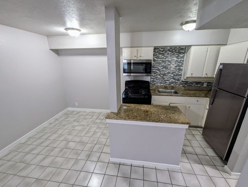 1 Bed 1 Bath - ALL BILLS PAID! – photo 1