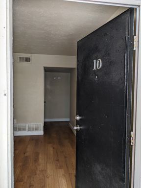Renovated 1 Bed 1 Bath with Study Nook Near UNT – photo 1