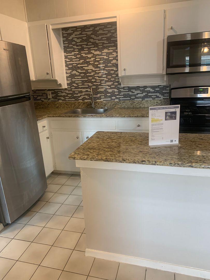 1 Bed 1 Bath - ALL BILLS PAID! 12 of 12