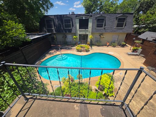 Great multi story unit overlooking an Oasis – photo 1