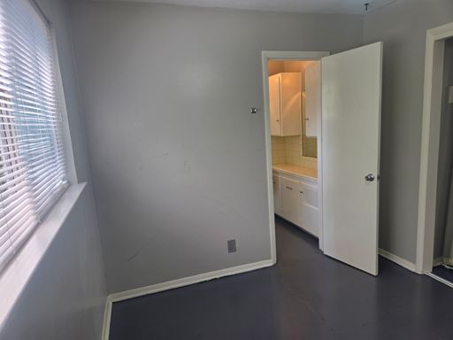 Charming downstairs 1 bedroom near downtown at Locust Center – photo 1