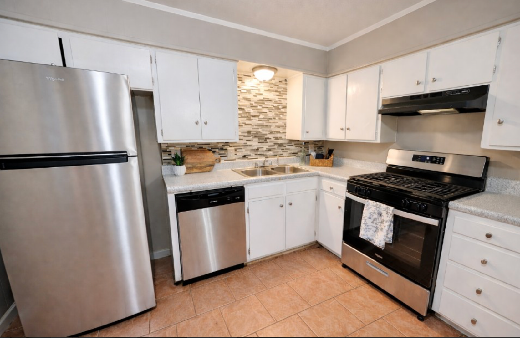 Denton Apartment: 2415-2417 Charlotte St