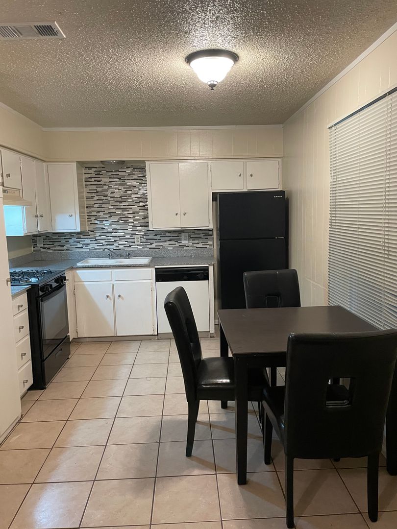 Denton Apartment: 2415-2417 Charlotte St