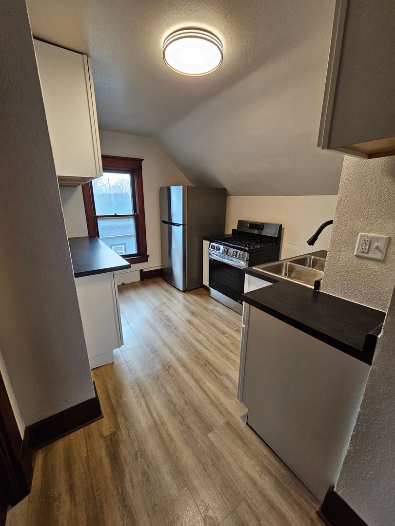 Beloit Apartment: 318 8th St