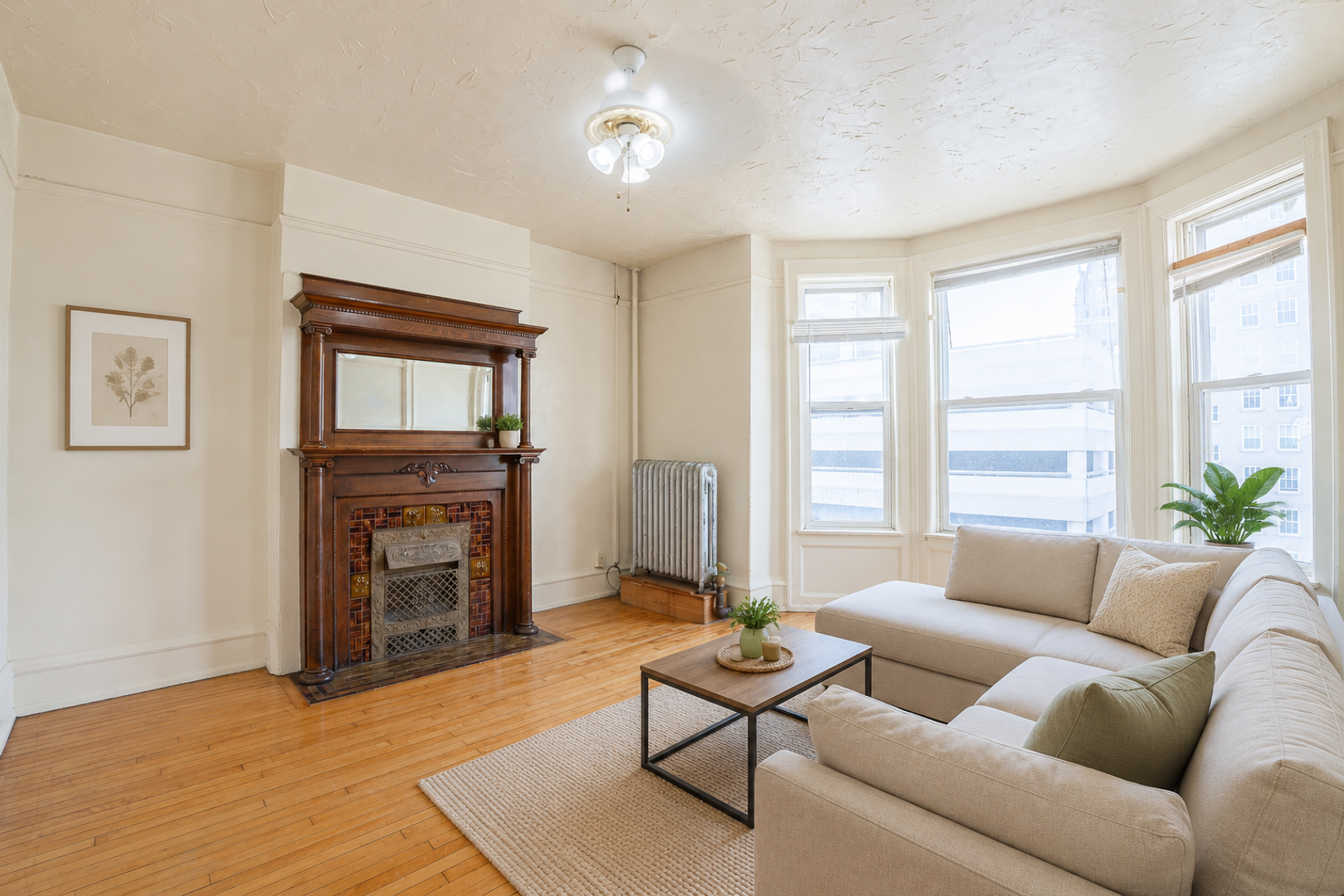 Milwaukee Apartment: 828 N Milwaukee St
