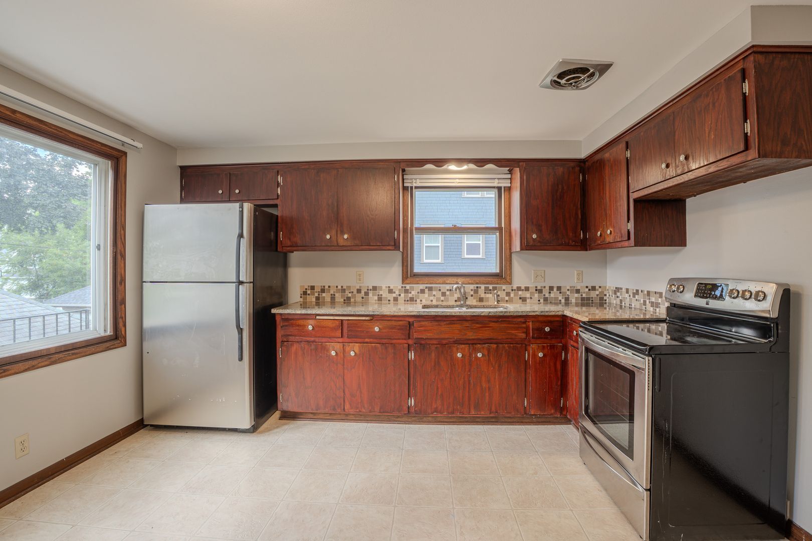 Wauwatosa Apartment: 1619 N 72nd St