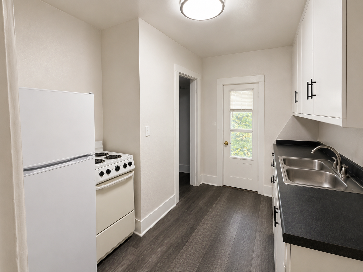 Beloit Apartment: 1112 Wisconsin Ave