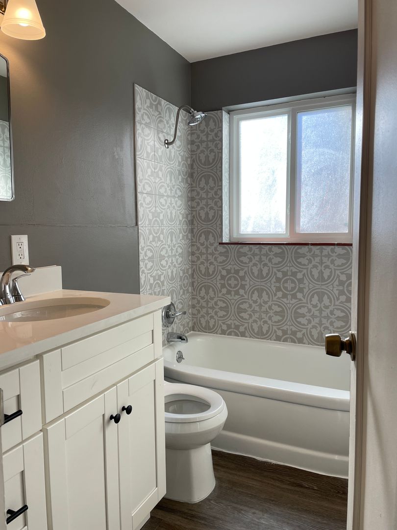 Great 2 Bed 1 Bath Speer/ Country Club 7 of 11