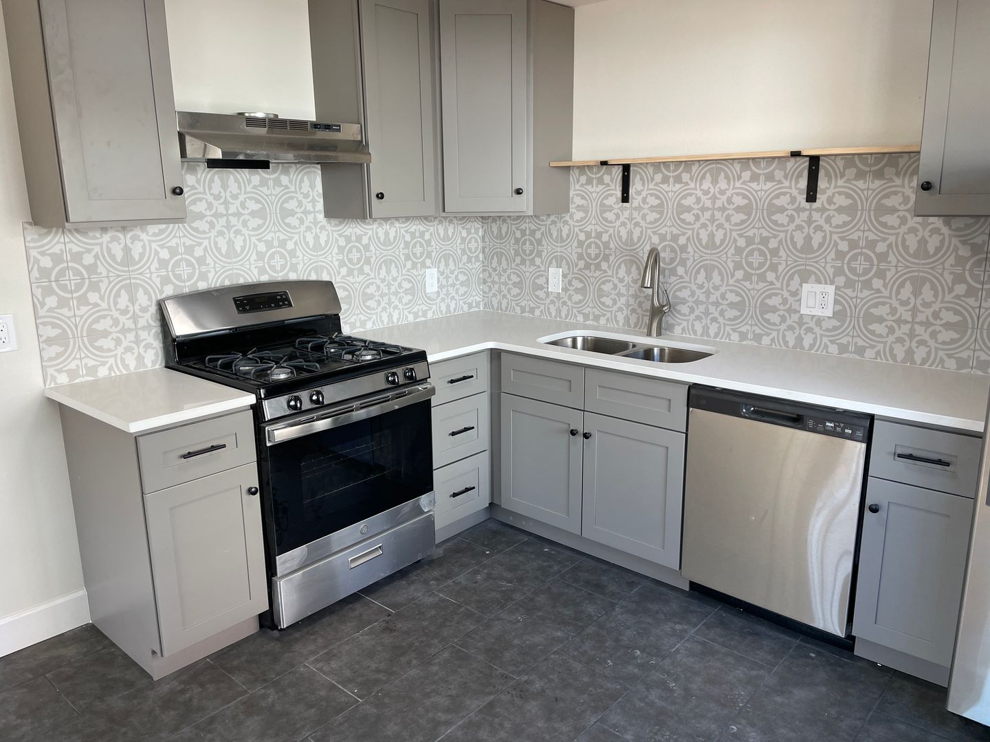 Great 2 Bed 1 Bath Speer/ Country Club 3 of 11