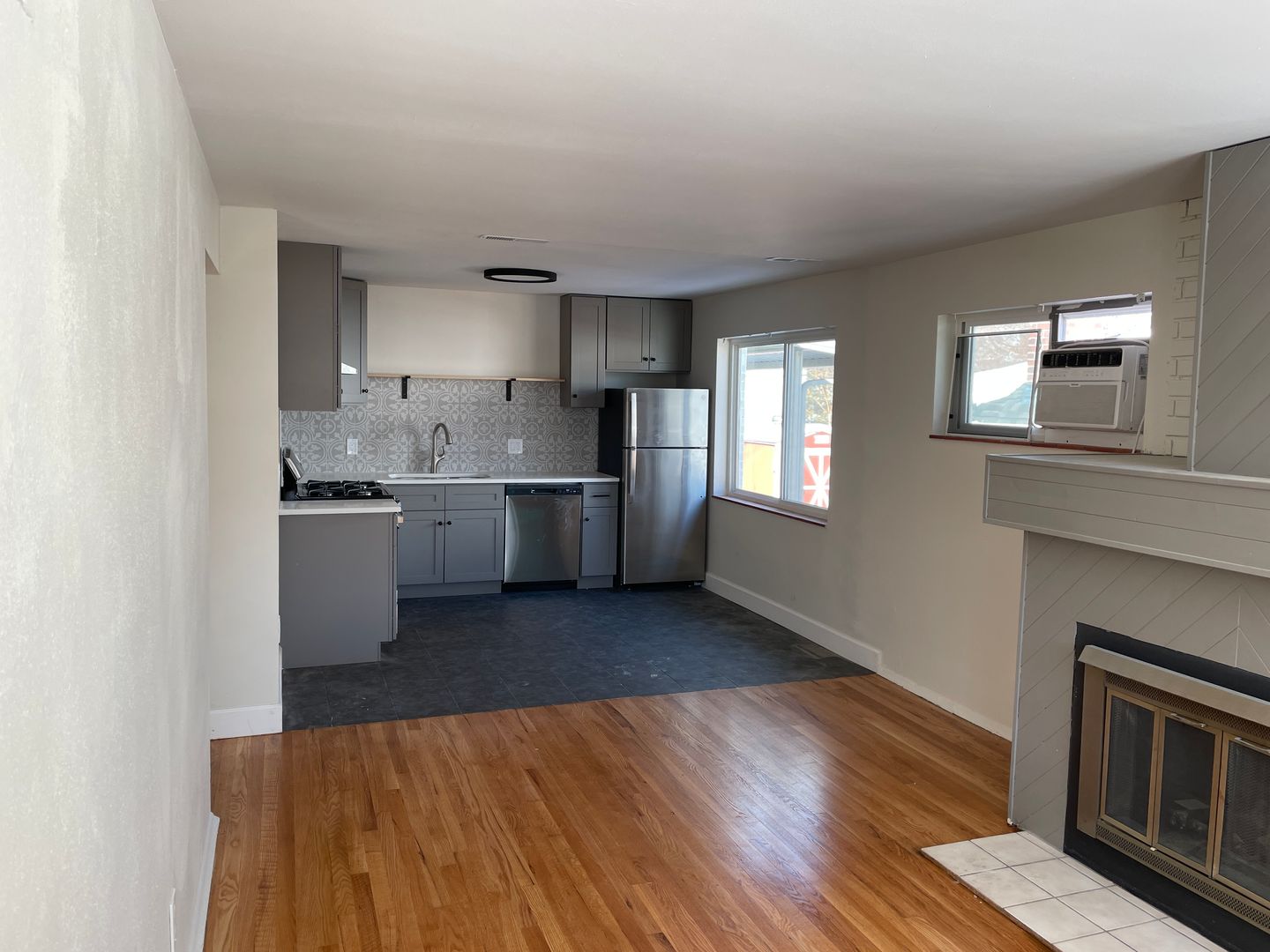Great 2 Bed 1 Bath Speer/ Country Club 2 of 11