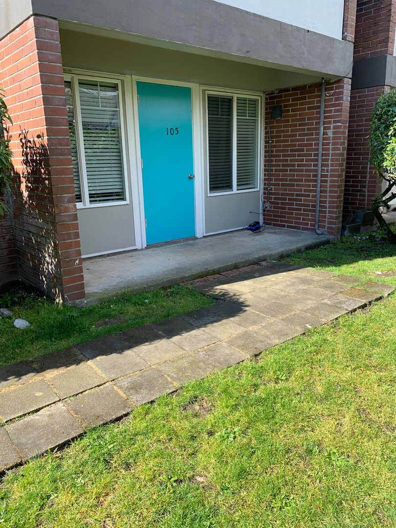 Seattle Apartment: 1717 East Jefferson