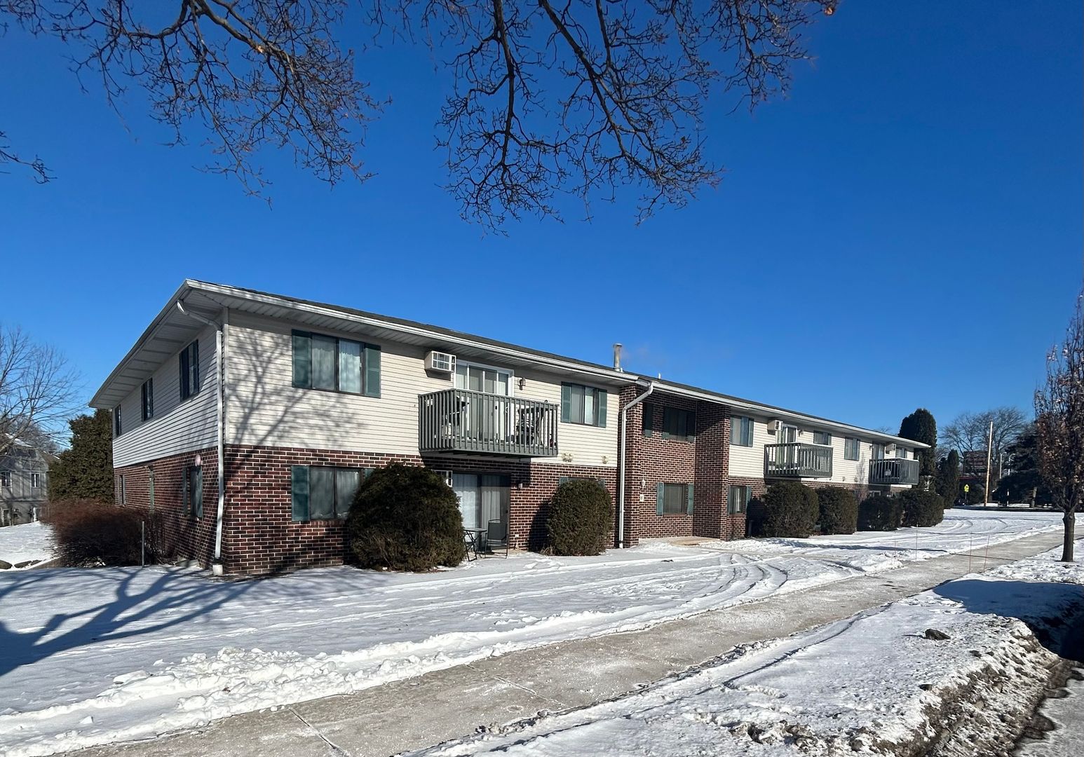 Milwaukee Apartment: 6138 W Forest Home Ave