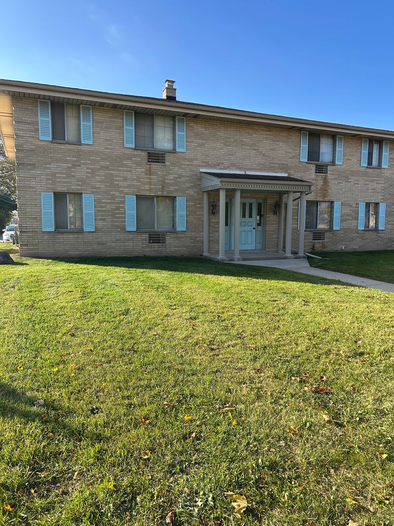 West Allis Apartment: 10621 W Lincoln Ave