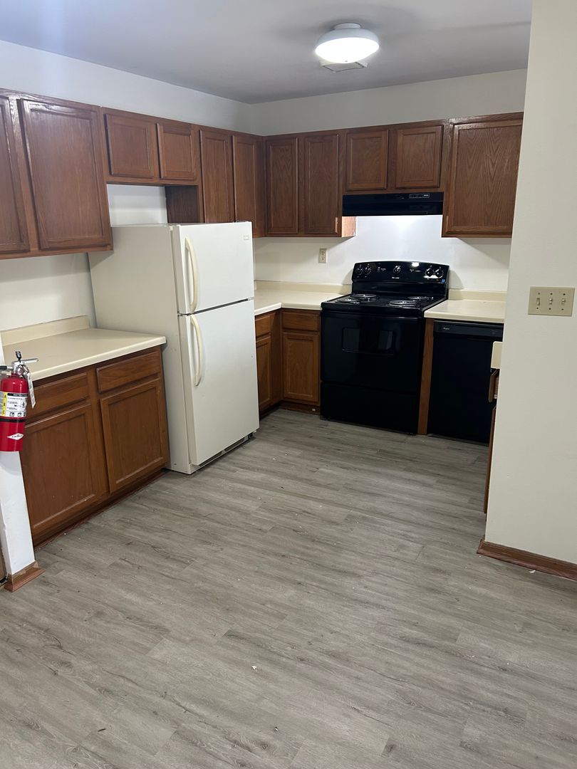Cudahy Apartment: 5955 S Kingan Ave