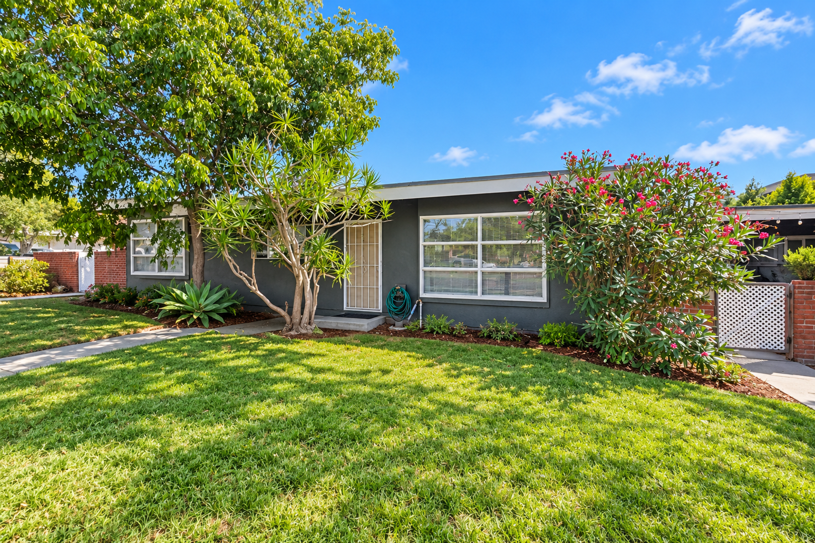 San Diego Apartment: 3982-3996 Hamilton Street