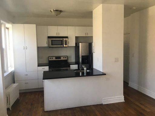 2 Bed in Logan Square – photo 1
