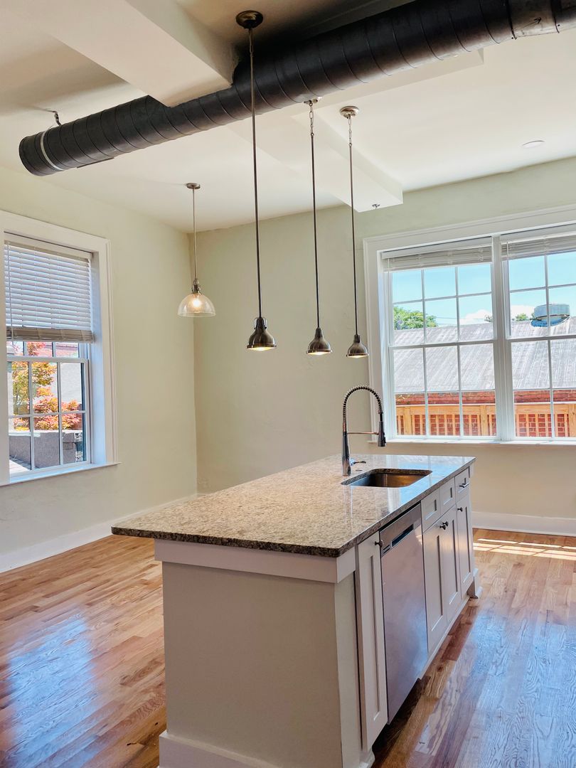 Madison Apartment: 146 West Washington