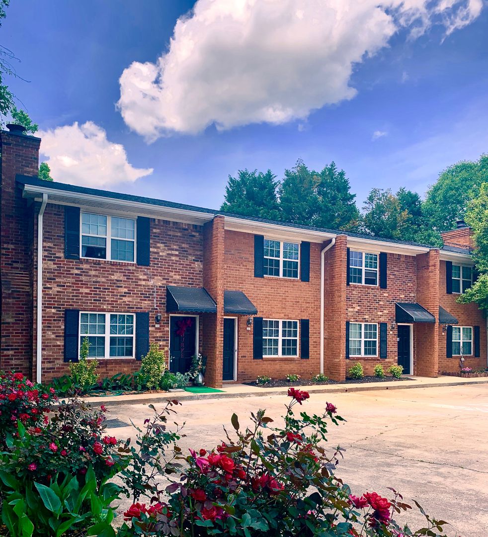 Madison Apartment: Concord Lane