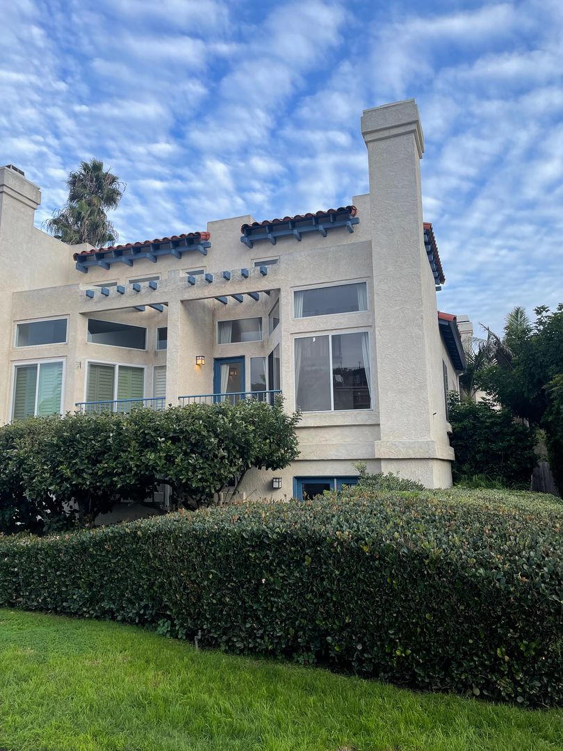 San Diego House: 3151 Dickens St.