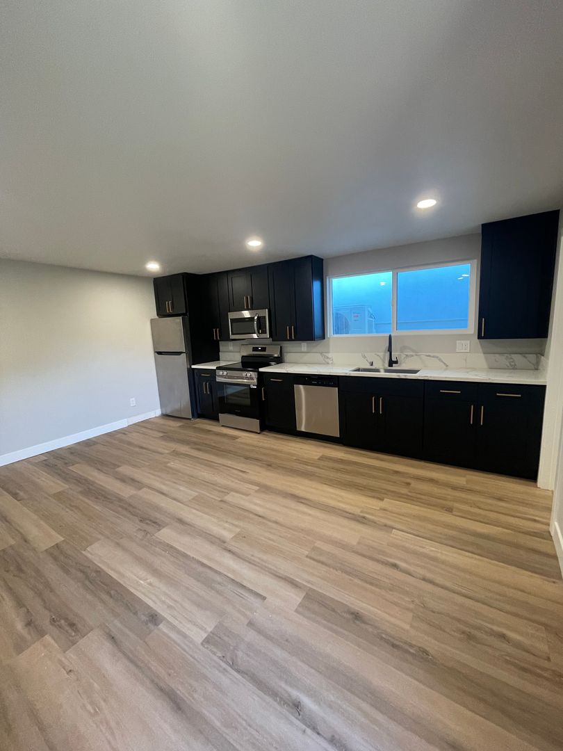 San Diego Apartment: 3363 A Street