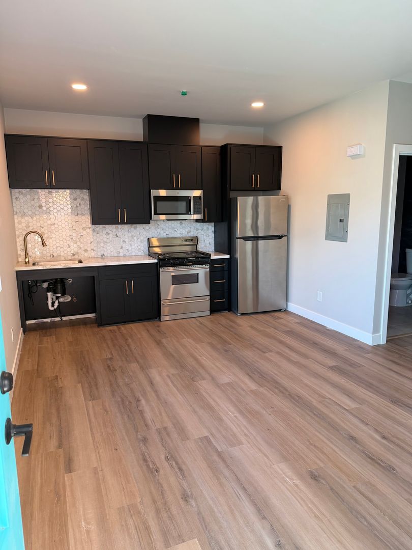 San Diego Apartment: 3365 A St