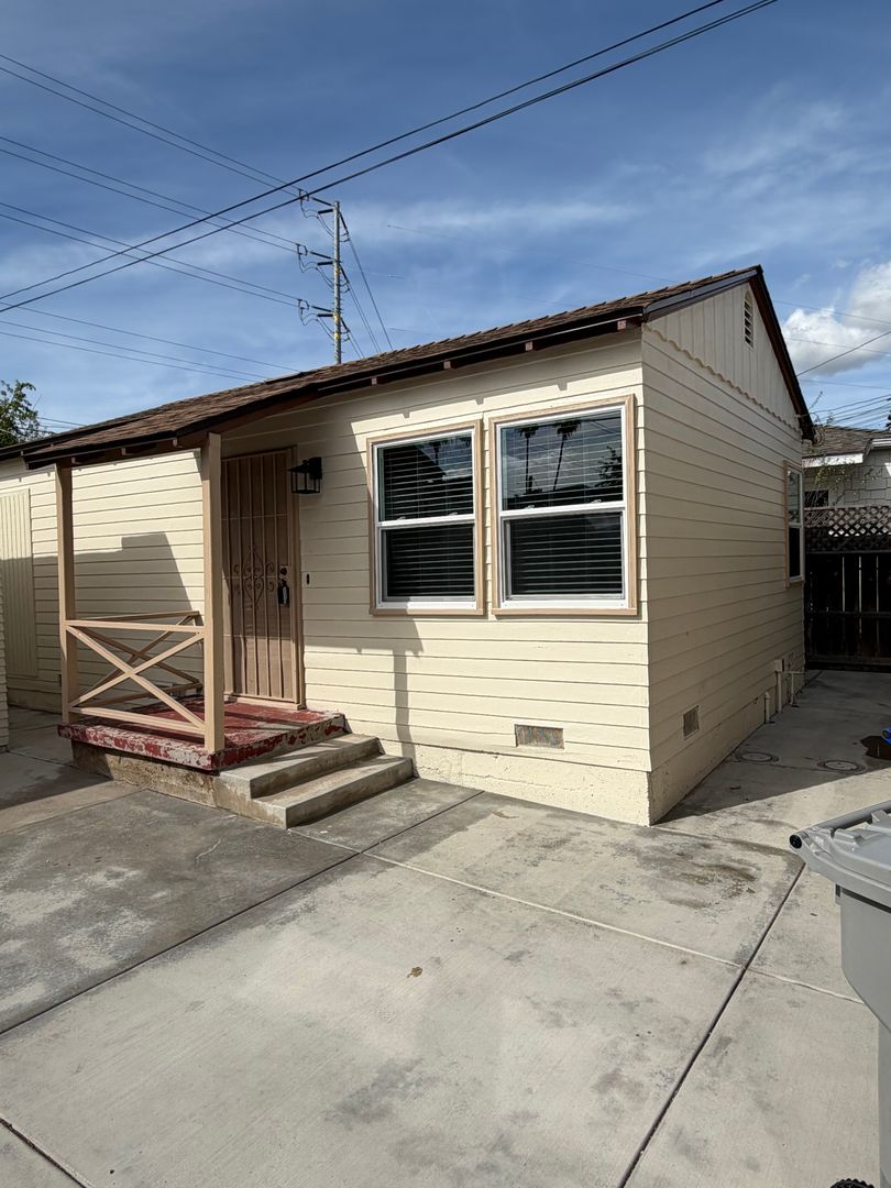 San Diego Apartment: 4832 Kansas St.