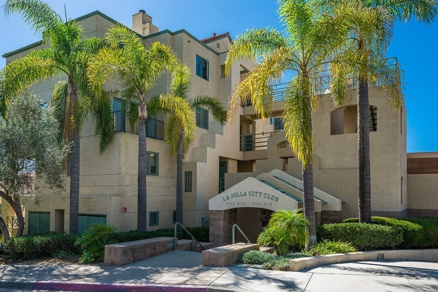 San Diego Condo: 8148 Avenida Navidad