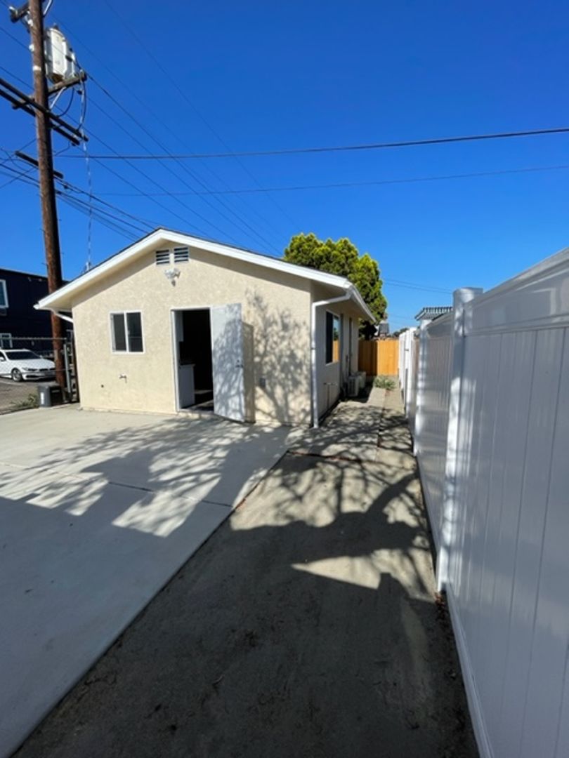 San Diego House: 6377 Newsome Drive