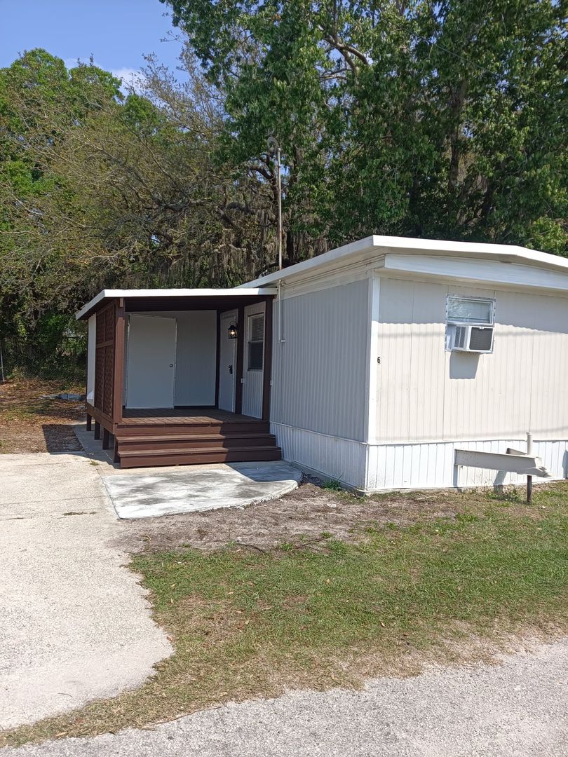 Kissimmee Apartment: 2410 Old Vineland Rd