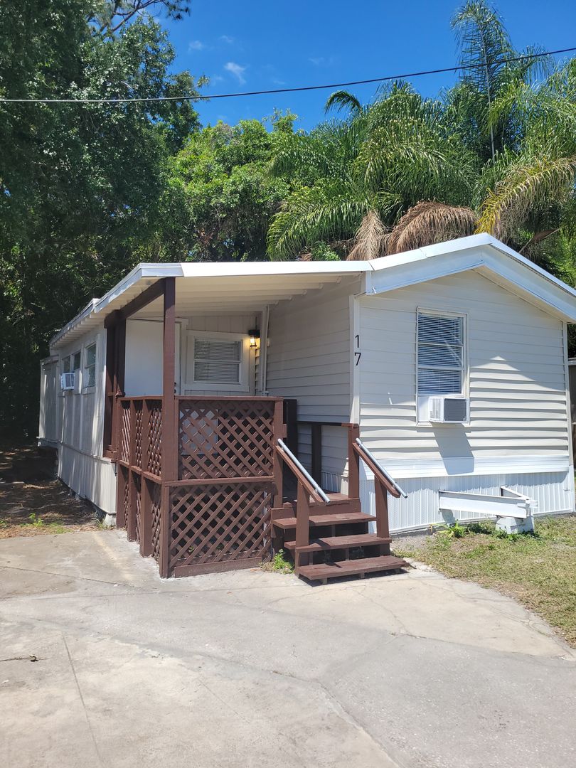 Kissimmee Apartment: 2410 Old Vineland Rd