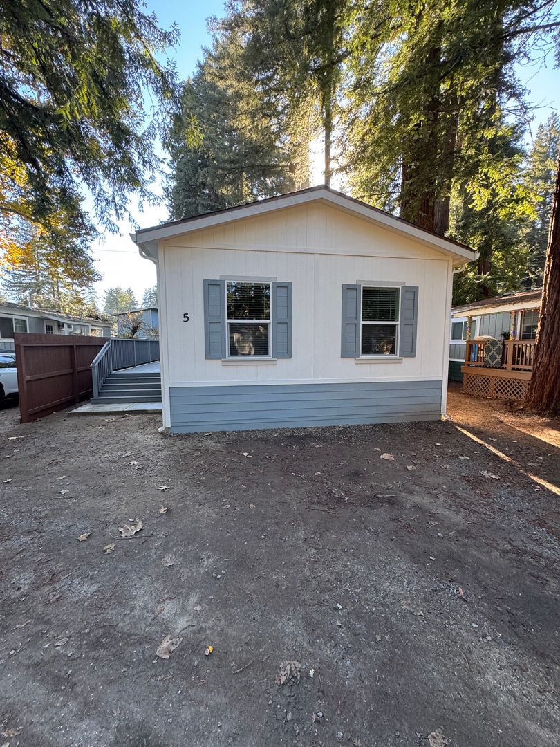 Ben Lomond Apartment: 9244 Hwy 9