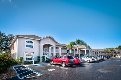 TURNKEY FURNISHED, GROUND FLOOR CONDO CLOSE SUNSEEKER'S GOLF COURSE