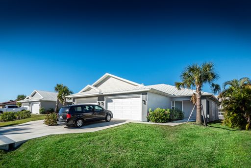 FANTASTIC LOCATION IN PUNTA GORDA ISLES- SEASONAL / SHORT TERM RENTAL – photo 1