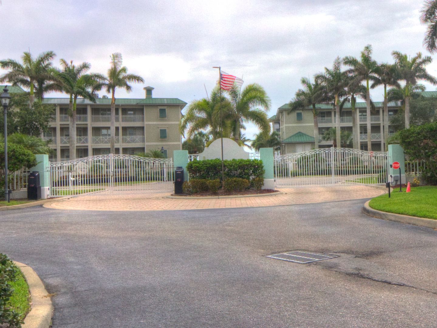 Porrt Charlotte Condo: 5123 Melbourne St. #D104