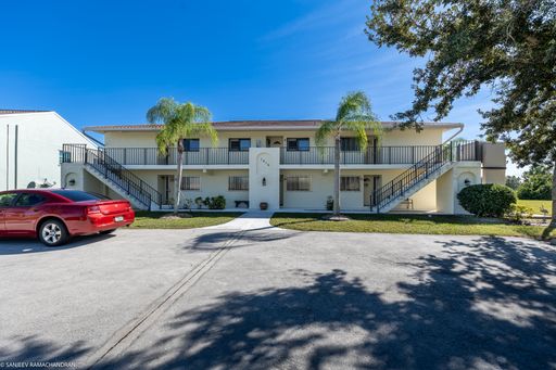 TURNKEY FURNISHED RENTAL ON GOLF COURSE. GROUND FLOOR UNIT – photo 1