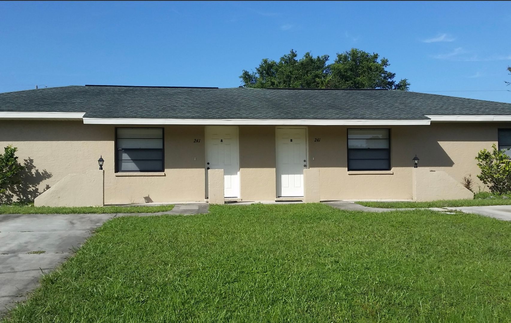 Port Charlotte House: 249-B Lomond Dr.