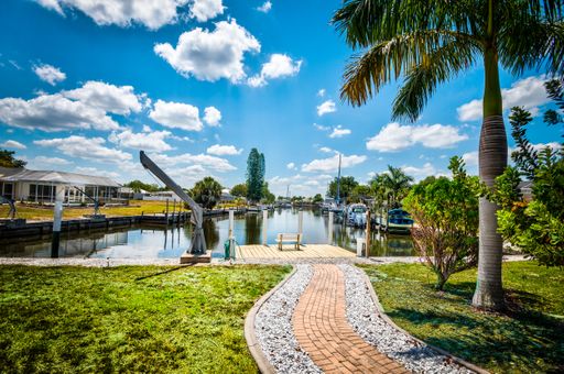 FURNISHED SHORT-TERM / SEASONAL RENTAL- WATERFRONT- POOL- DOCK – photo 1