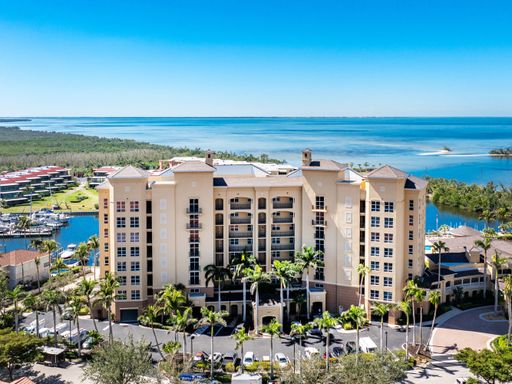 Turnkey Furnished- Exquisite End-Unit Penthouse – Panoramic Waterfront Luxury – photo 1