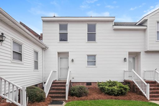 3 Bedroom Townhome in Sagewood - Central location, Granite Countertops and Stainless Appliances – photo 1