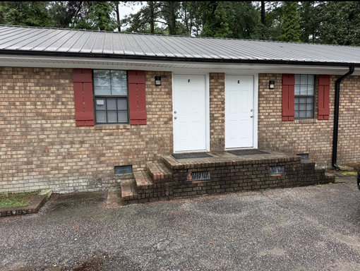 2 Bedroom Garden Apartment - End Unit Available Now – photo 1