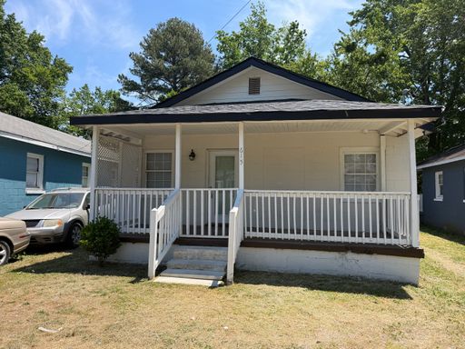 Remodeled 3 Bedroom House – photo 1