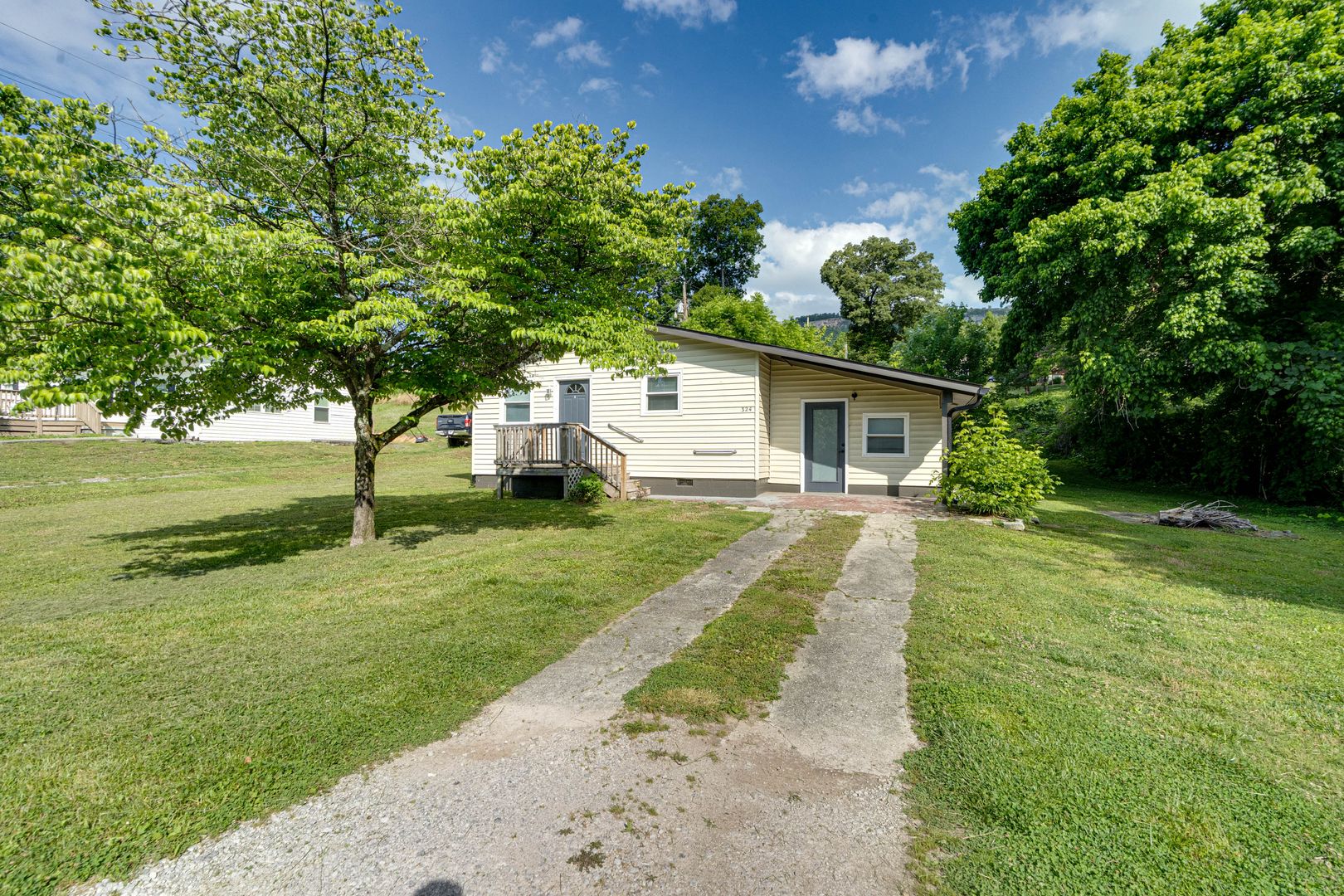 Jasper House: 324 Loop Rd