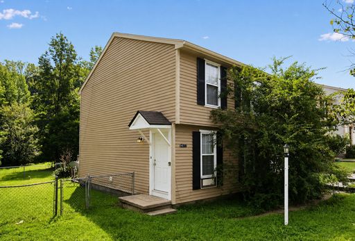 King George Spacious 2 Bedroom End Unit Townhouse
